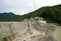 Sperrenanlage