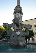 Nördliche Löwenfigur mit dem Frankenrechen