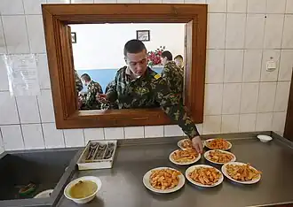 Ausgabefenster einer Militär-Kantine