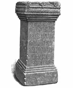 Altar des Gaius Caballius Priscus, Tribun der Coh. I Hispanorum