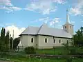 Orthodoxe Kirche in Alunișu und eine Büste von Avram Iancu