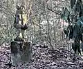 Frau mit Schwimmgurt