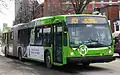 Gelenkbus auf einer der Métrobus-Linien