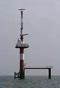 Radarturm Hooksielplate, ausgerüstet mit Radar- und Peilanlage, ist Teil des Schifffahrts­verkehrs­sicherungs­systems Jade und Deutsche Bucht
