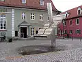 Brunnenskulptur „…gegen den Strom…“ vor dem Goldenen Anker