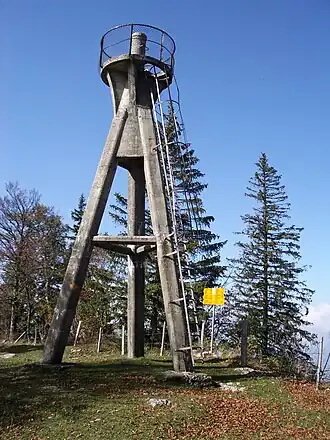 Raimeux-Gipfel mit Beobachtungsturm aus dem Ersten Weltkrieg