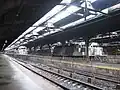 Diesellokomotiven des New Jersey Transit in der Bahnhofshalle (2010)