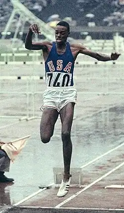 Der Favorit Ralph Boston (hier im Jahr 1964) gewann Gold mit neuem olympischen&nbsp;Rekord