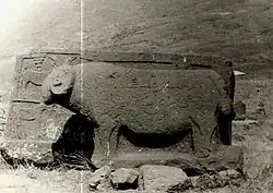 Grabstein mit dem Relief eines Widders auf dem ehemaligen muslimischen Friedhof, 1920er Jahre.