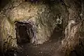 Blick in die Höhle und aus ihr heraus