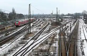 Aus- (links) und Einfahrt (rechts) von Westen