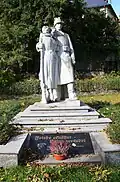 Kriegerdenkmal vor der Südseite (2008)