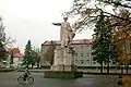 Skulptur „Žemaitis“ von Vincas Grybas in Raseiniai, 1934 erstellt