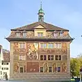 Die Westfassade, u.&nbsp;a. mit dem Rütlischwur und der Schlacht am Morgarten (1315)