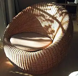Physische Textur bei einem Designobjekt. Rattansessel.