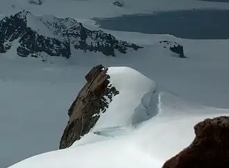 Blick vom Komini Peak auf den Ravda Peak (Vordergrund)