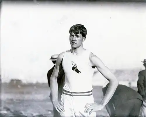 Der nach diesen Spielen sechsfache Olympiasieger Raymond Ewry, Spezialist für alle&nbsp;Standsprungarten