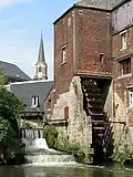 Große Mühle von Arenberg, Rebecq. (Beachten Sie die Tauben auf den Schaufeln).