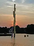 Sonnenuntergang hinter der Skulptur