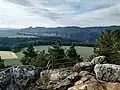 Blick vom Gipfel über das Elbtal zu den Schrammsteinen