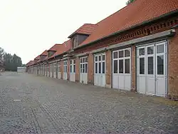 Ehemalige Pferdeställe, mit Toren versehen