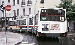 Doppelgelenkbus „Mégabus“ von hinten