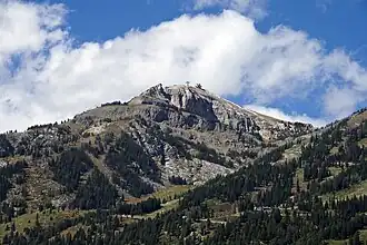 Rendezvous Mountain von Jackson Hole, auf dem Gipfel sind die Skilifte sowie die Luftseilbahn des Jackson Hole Mountain Resort sichtbar