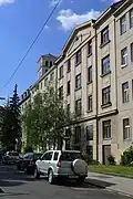 Spätsecessionistisches Wohnhaus (1914) am Dr.-Josef-Resch-Platz.