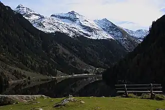 Himmelreich (Mitte) über dem Riesachsee, links die Hochwildstelle