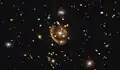 Einer der größten Einsteinringe, um einen Galaxienhaufen im Sternbild Fornax