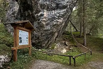 Cazzetta war Entdecker der steinzeitlichen Fundstellen Mondeval de Sora (links) und Riparo Mandriz