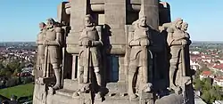 Ritterfiguren an der Stifterkuppel