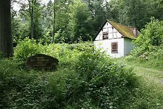Ritterstein „Alte Glashütte“ und Forsthaus