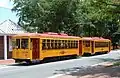 Zwei Triebwagen an der Haltestelle Historic Arkansas Museum in Little Rock