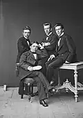 Daniel Nyblin: Robert Emil Westerlund mit Freunden, 1877 – Freundschaftsbild in der Fotografie