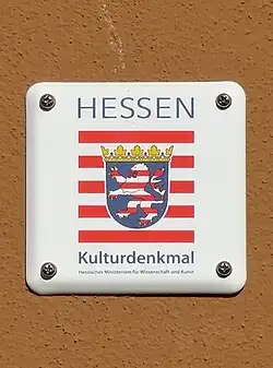 Das Land Hessen verwendet die Avenir auf amtlichen Schildern und Publikationen.