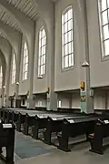 Gestühl und Seitenfenster