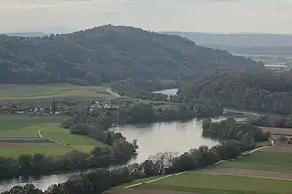 Rodenberg von der Burg Hohenklingen aus gesehen. Im Vordergrund das Dorf Rheinklingen