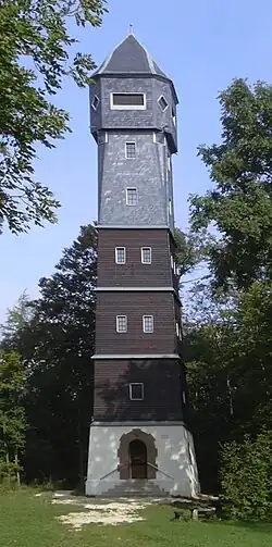 Aussichtsturm auf dem Gipfel des Römersteins