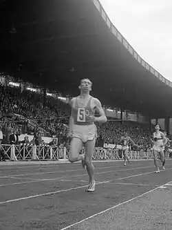 Roger Moens, der 1955 Rudolf Harbig als Weltrekordler ablösen sollte, erreichte Platz&nbsp;fünf