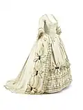 Rokoko Kleid, um 1750, Foto: Kunstpalast - LVR-ZMB - Annette Hiller - ARTOTHEK
