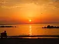 Der Strand von Rometta bei Sonnenuntergang