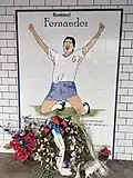 Gedenktafel am Stadion für den ehemaligen Spieler Rommel Fernández (Juni 2022)