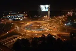 Rondo bei Nacht mit Spodek und DOKP-Hochhaus