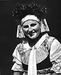 Mädchen mit Jungfernhaube