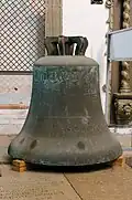 Gegossen 1979, Ton h0, Gewicht 3456&nbsp;kg, 147&nbsp;cm hoch, 171&nbsp;cm Durchmesser