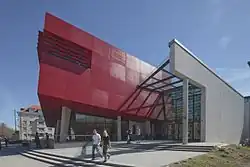 „Roter Würfel“ der Hochschule für Angewandte Wissenschaften