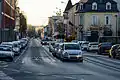 die N 56 als Rue de Hollerich (2-spurige Einbahnstraße)