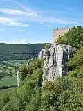 Blick auf die Ruine (mit Kletterern)