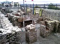 Mauerreste des Château Saint-Louis